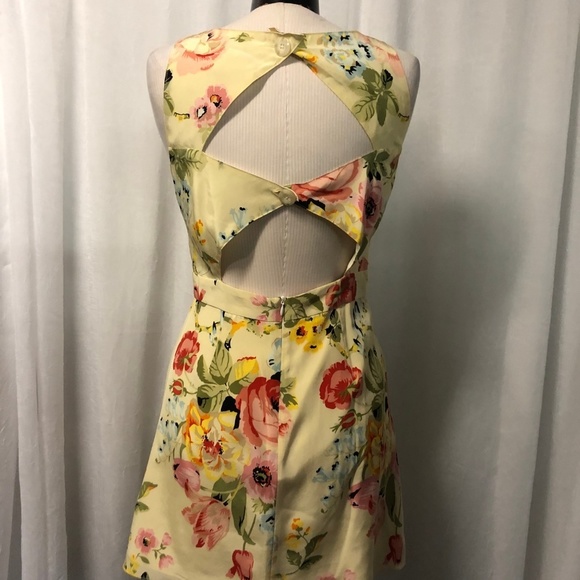 Ellelauri Chole Women's Dress Light Yellow Floral - Picture 7 of 8